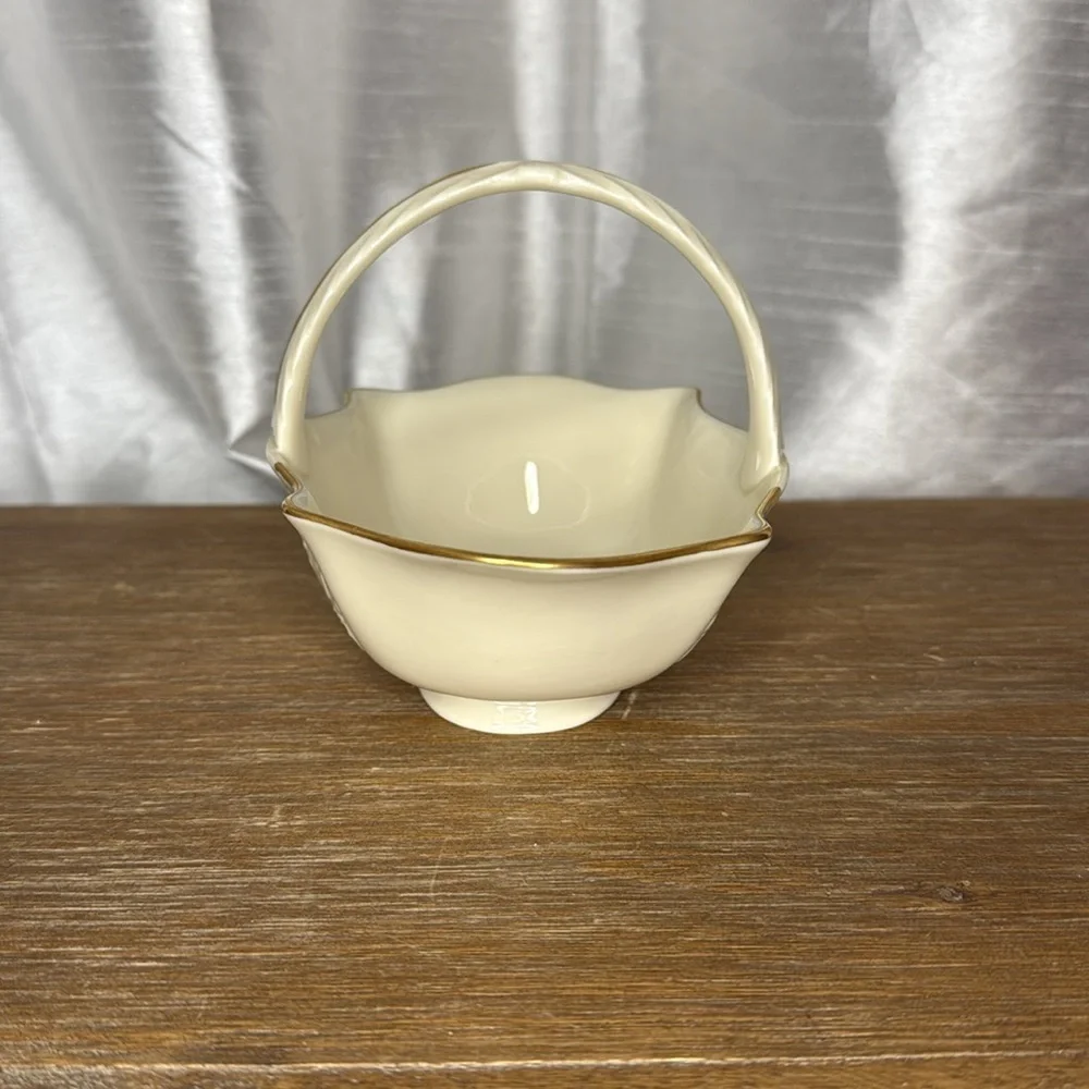 Lenox Sans Souci Collection Porcelain 24K Gold Trim Embossed Small Oval Basket